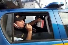 Policiais pregam o Evangelho de dentro das viaturas nas ruas da Guatemala