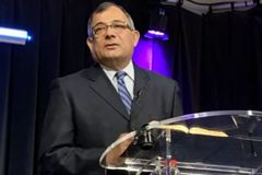 Fé: pastor testemunha renovo após cair e encontrar respostas na Bíblia