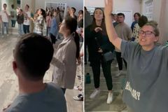 Jovens russos e ucranianos se unem em culto de adoração