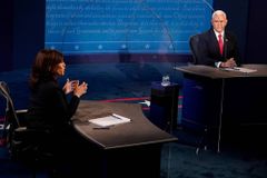 Em debate, Mike Pence diz que não aceita ataques à fé cristã