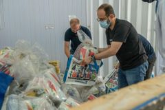 Esperança Rio leva 1.800 cestas básicas a pastores e comunidades