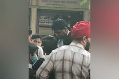 Pastor é solto milagrosamente após ser espancado em poste: ‘Deus desamarrou minhas mãos’