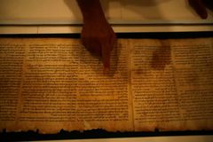 Trechos dos Manuscritos do Mar Morto são de autoria do mesmo escriba, dizem pesquisadores