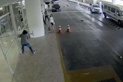 Com planos de matar Bolsonaro e Feliciano, homem é preso após quebrar vidraça no Senado | Notícias Gospel
