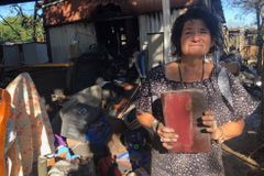 Família sobrevive a incêndio no Natal e Bíblia fica intacta: "Deus estava conosco"