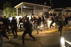 Jerusalém tem ‘noite de caos’ marcada por confrontos violentos entre judeus e palestinos