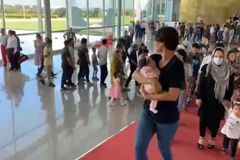 Cristãos afegãos refugiados são recebidos por Bolsonaro no Alvorada