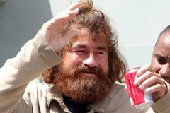 Pescador perdido no mar passou 438 dias em oração antes de ser resgatado