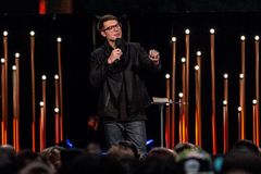 "Seguir seu coração é uma ideia diabólica", alerta pastor Judah Smith
