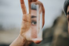 A origem dos defeitos: por que é tão difícil ser transformado?