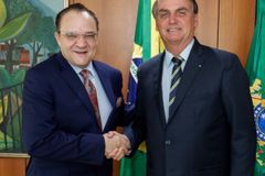 Após encontro do pai com Lula, Abner Ferreira publica foto com Bolsonaro