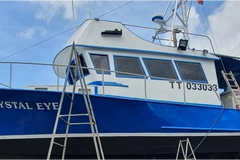 Náufragos que pularam no mar e foram salvos rendem suas vidas a Deus