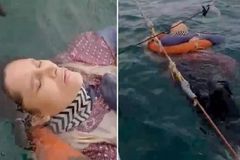 Mulher tenta suicídio no mar, passa 8h à deriva e vive por ação de Deus