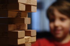 A pedofilia costuma ter cara de palhaço, bonecas e propostas "inocentes"