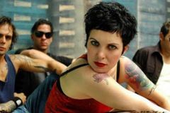 Hoje evangélica, ex-vocalista do Luxúria recusa retornar aos palcos