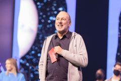 Hillsong: pastor fundador renuncia após escândalo de má conduta