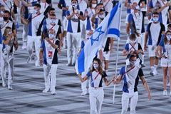 Israelenses que foram vítimas de massacre são homenageados na estreia das Olimpíadas