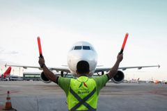 Na igreja, pai e filha dizem que Deus os livrou da morte em acidente aéreo