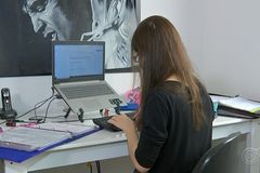 Caso de estudante proibida de estudar na USP reacende o debate do ensino domiciliar