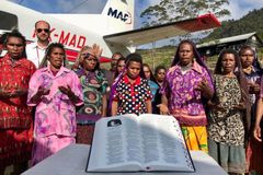 2.500 Bíblias são enviadas para tribo que matou seus primeiros missionários