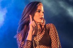 Anitta confessa pacto com diabo e causa alvoroço na internet