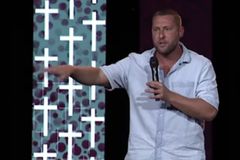 Hillsong investiga pastor após renúncia e descobre acusação de estupro