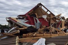 Família sobrevive a tornado nos EUA e relata livramento: "Deus estava conosco"