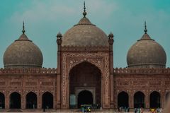 Falta de aplicação da lei incentiva conversões forçadas ao Islã, no Paquistão