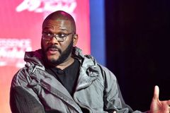 Ex-morador de rua, ator de Hollywood diz que venceu as dificuldades "orando e trabalhando"