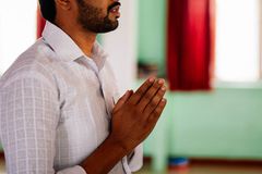 Cristãos são atacados por multidão de 70 hindus durante reunião de oração, na Índia