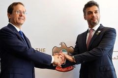 Ato histórico: Emirados Árabes Unidos abrem embaixada em Israel