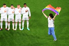 Catar proíbe militância LGBT na Copa e promete confiscar bandeiras