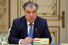 Quatro igrejas são multadas por traduzir a Bíblia no Tajiquistão