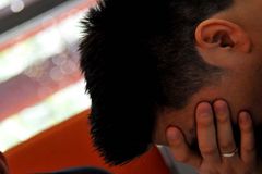 Muçulmano vai a igreja para interromper culto, mas se converte: "Ouvi que Deus me ama"