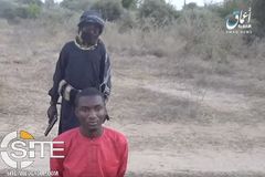 Criança de 8 anos executa cristão nigeriano em vídeo do Estado Islâmico