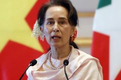 Líder deposta Suu Kyi é condenada a quatro anos pelo Tribunal de Mianmar