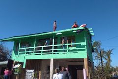 Igreja ajuda famílias que tiveram casas atingidas por ciclone bomba em SC