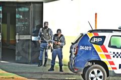 Fiel morre ao cair de escada enquanto fazia reparos no templo