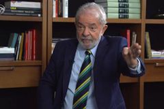 Lula equipara Estado a Deus e diz que precisa 'conviver' com evangélicos