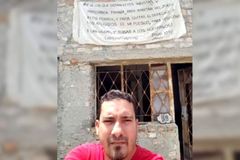 Cubano é convocado pela polícia por pendurar versículo de Isaías em sua casa