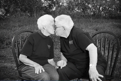 Casal com 73 anos de casamento morre com poucas horas de diferença: "O Senhor os chamou"