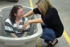 Missionária testemunha situação extrema ao precisar carregar cadáver em seu carro