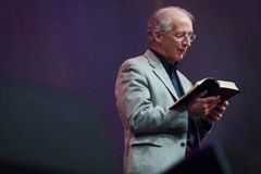 John Piper diz que pastores devem viver livres de fornicação sexual e adultério