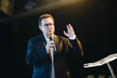 Augusto Cury: quarentena pode causar danos aos mendigos emocionais