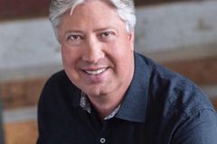 Pastor ouviu a voz de Deus quando chegou perto da morte: "Há uma guerra espiritual"