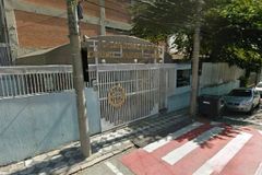 Diretor de escola em SP é afastado por impedir uso de banheiro feminino por trans