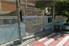 Diretor de escola é afastado ao impedir aluno "trans" em banheiro feminino