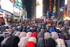 Ex-muçulmano fala de Jesus para islâmicos na Times Square no Ramadã