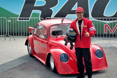 Piloto brasileiro distribui livros cristãos durante competições: "Eu estou lá para falar Dele"