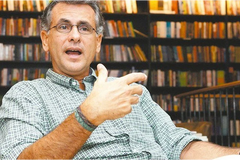 Pastor cita ideólogo comunista em defesa do "pobre" contra a "burguesia"
